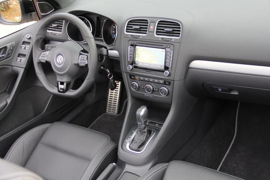  Volkswagen Golf R White Cabriolet 2013 года  (фото 21 из 45)